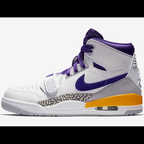 lakers shoes nike